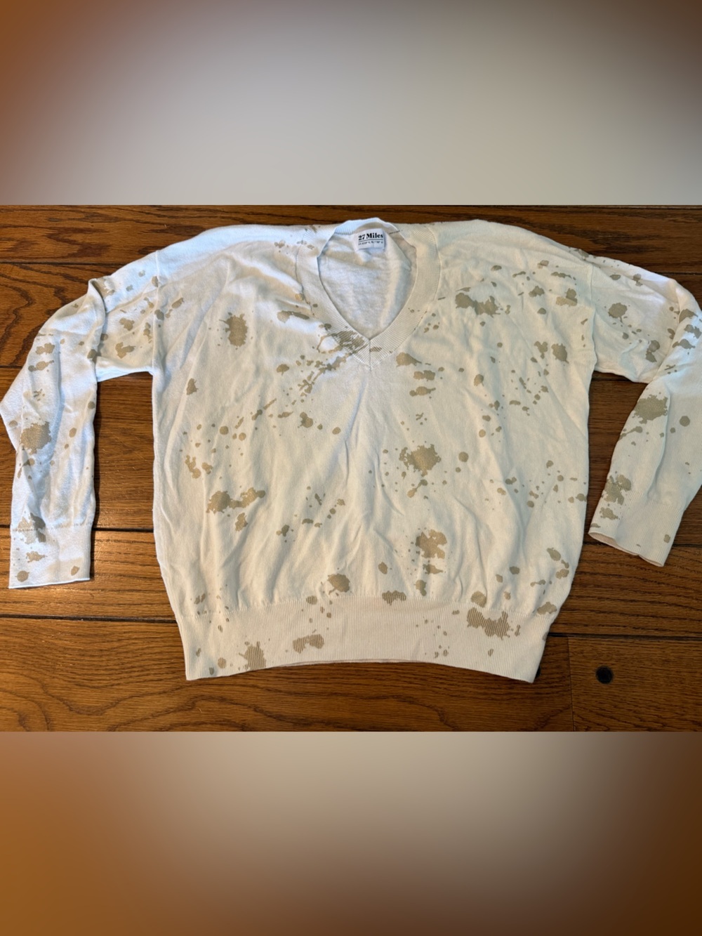 27 Miles V-Neck White Sweater with Metallkc Paint Splatter